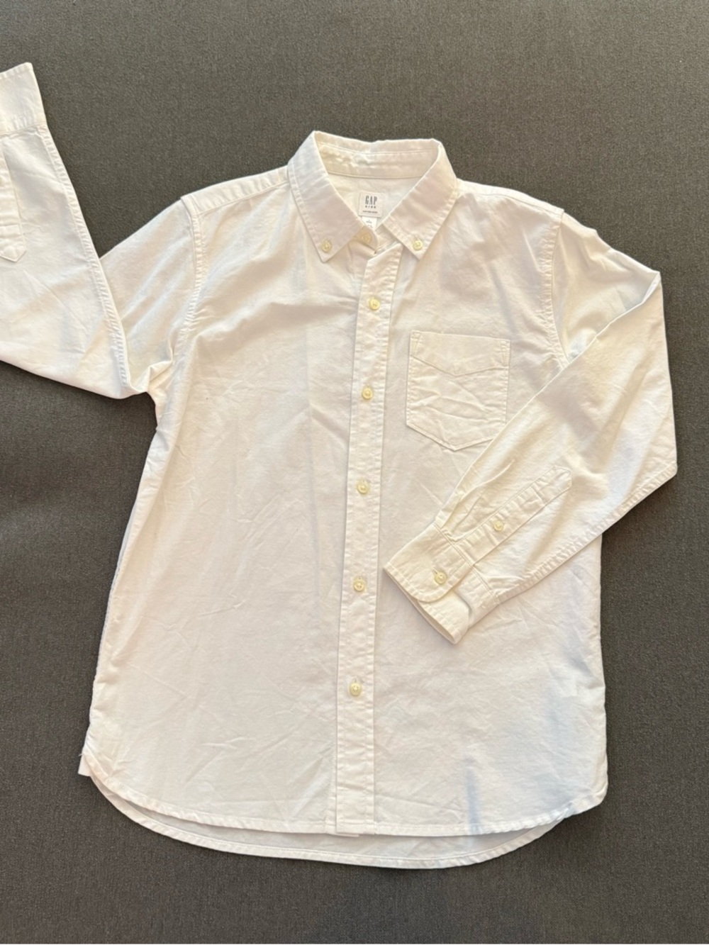 GAP White Long-Sleeve Button-Down Shirt